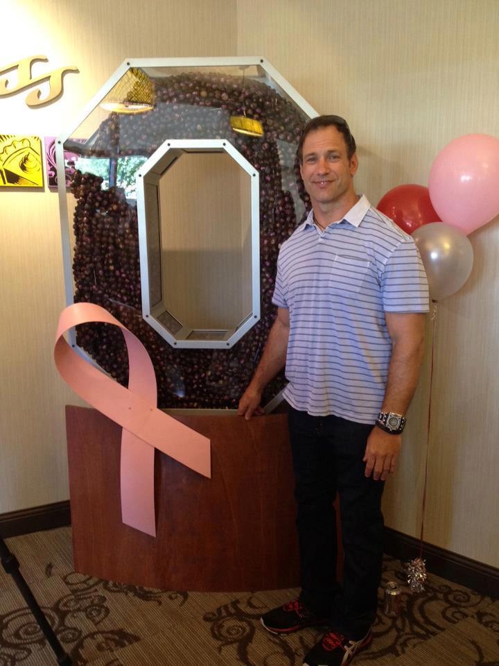 Chris Spielman with the necklace